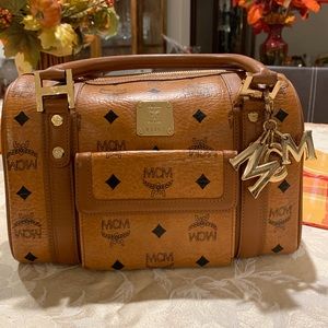 Meet your Posher, Elenita